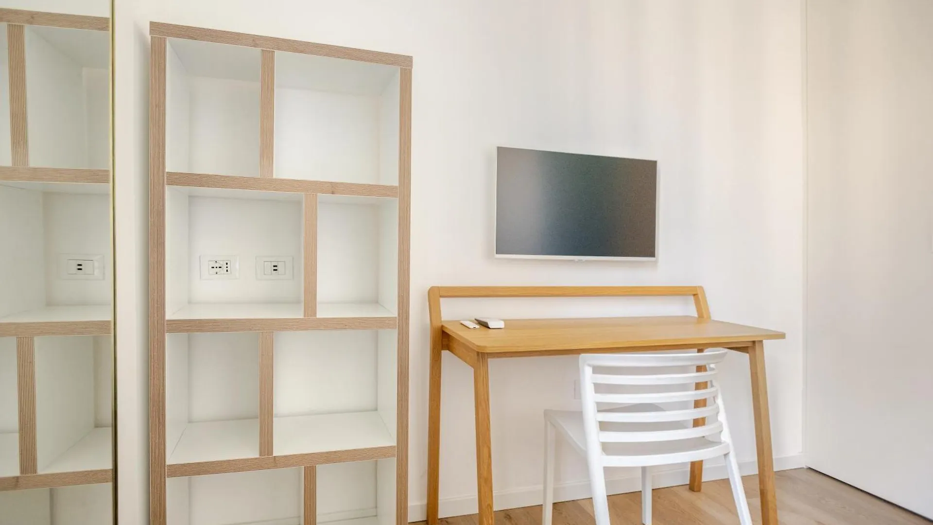 Apartment Design And Comfort In Isola In The Heart Of Milan Italy