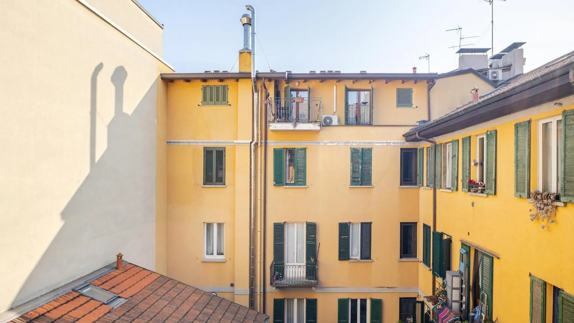 Design And Comfort In Isola In The Heart Of Milan Italy