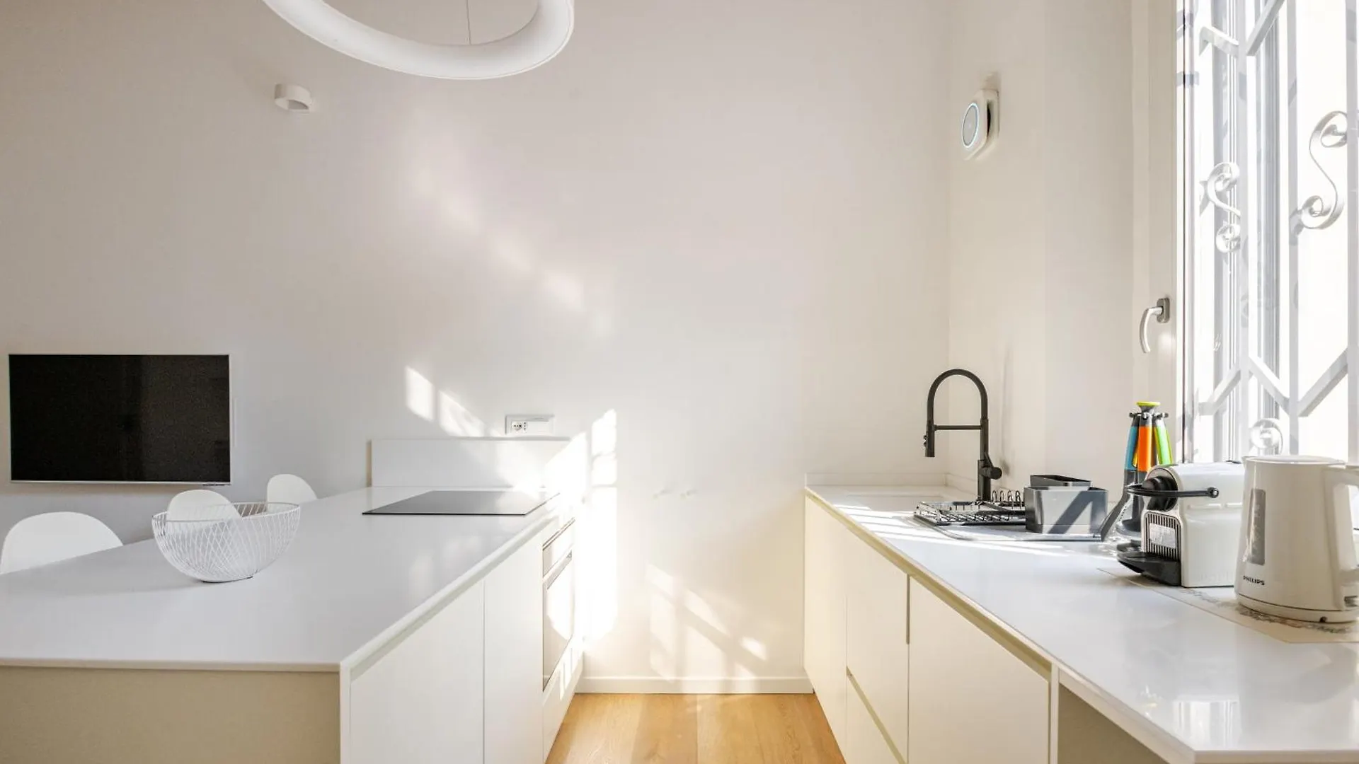 Apartment Design And Comfort In Isola In The Heart Of Milan Italy